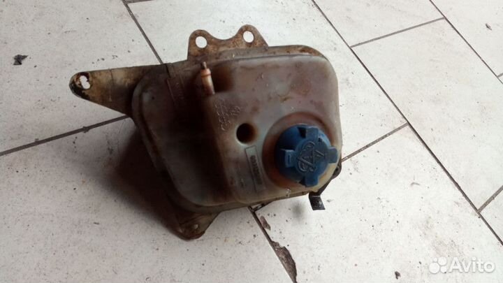 Расширительный бачок audi 80 90 b3