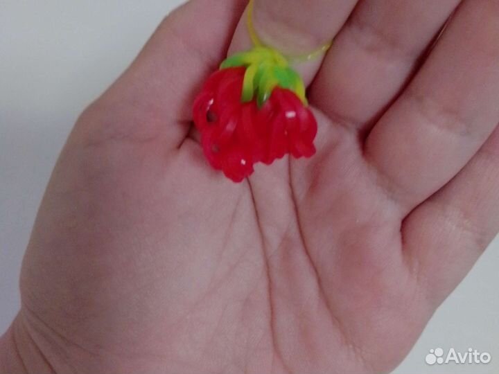 Клубника из резинок