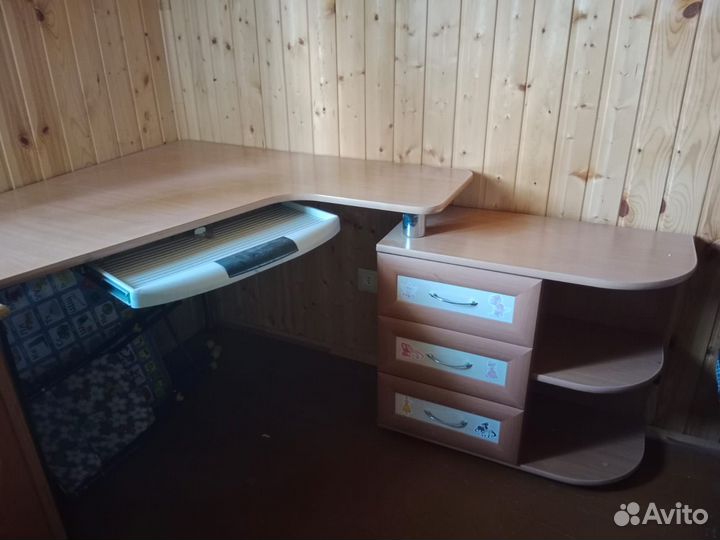 Стол угловой