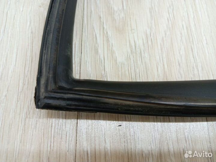 Уплотнитель стекла двери задний левый Hyundai