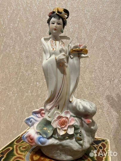 Статуэтка фарфор