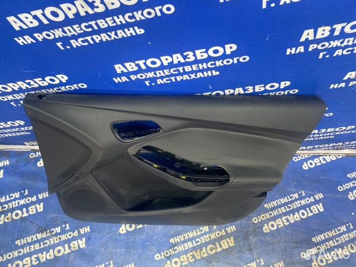 Передняя правая обшивка двери Ford Focus 3 седан