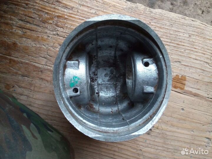Поршень от ямз хорошее состояние