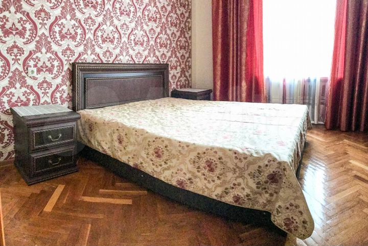 Комната 24 м² в 5-к., 1/2 эт.