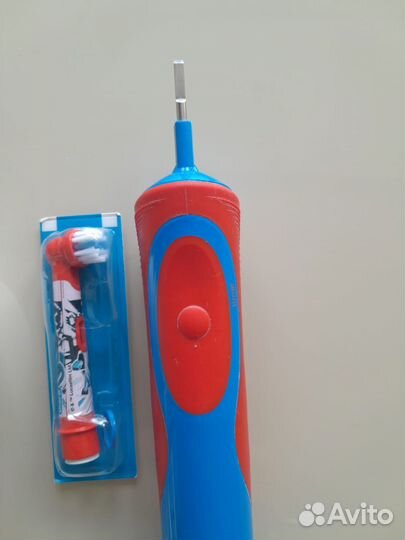 Электрическая зубная щетка oral b с новой насадкой