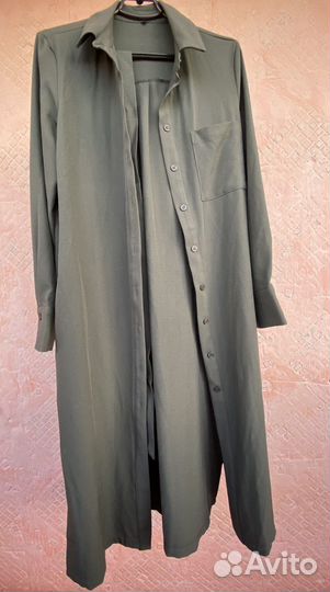 Комплект женских вещей (платья)