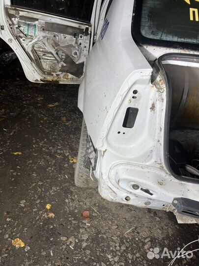 Задняя левая четверть Renault Логан