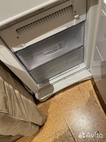 Холодильник бу indesit