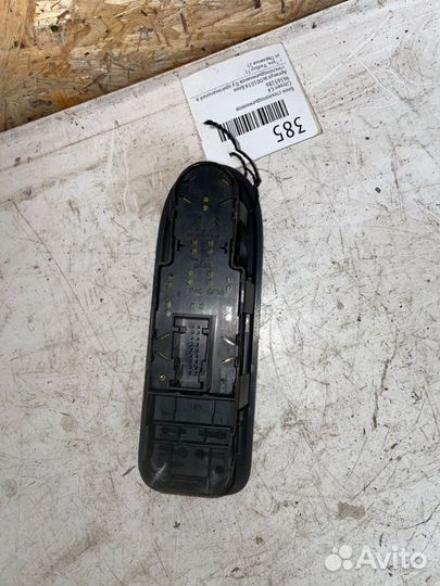 Блок управления стеклоподъемниками передний левый