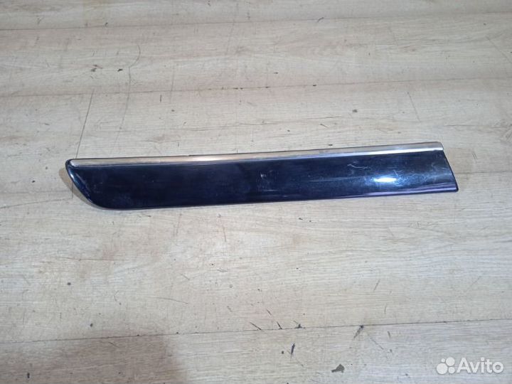 Молдинг на крыло задний правый Mercedes-Benz