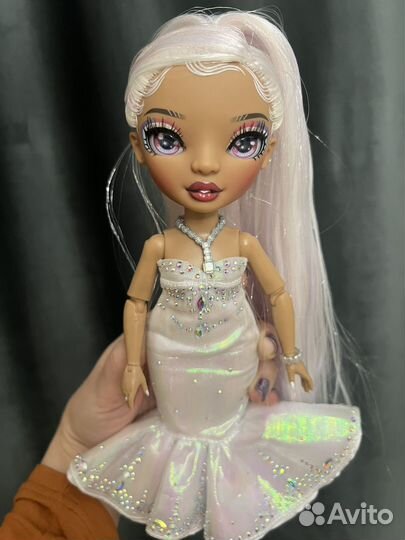 Rainbow high Рокси