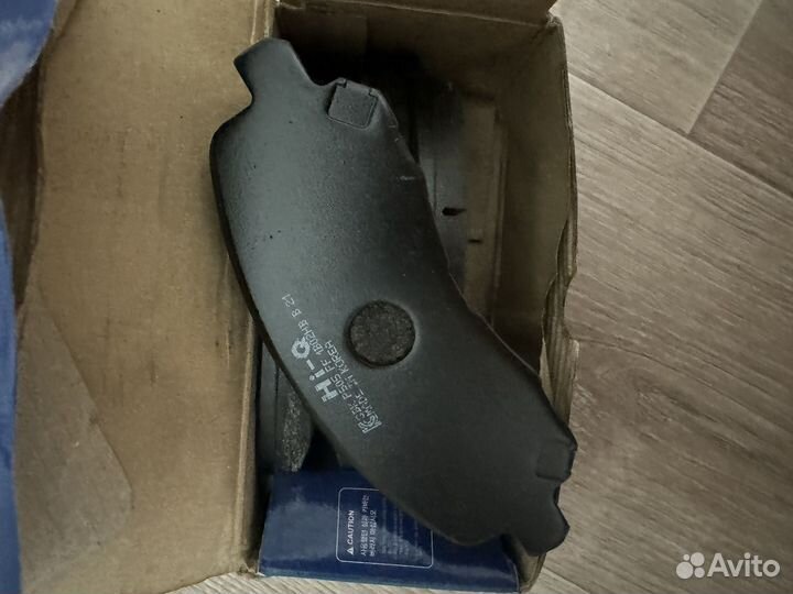 Тормозные колодки передние на mitsubishi lancer