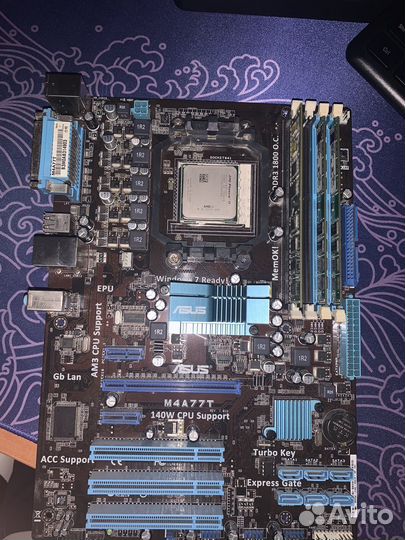 Материнская плата с процессором и памятью