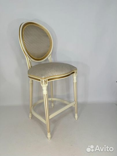 Полубарный стул из массива бука