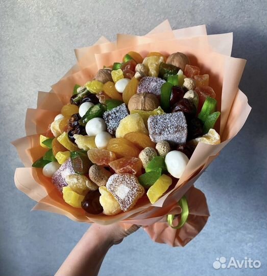 Букет из орехов и сухофруктов