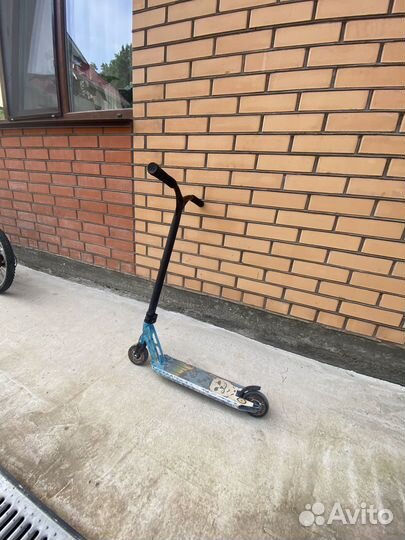 Трюковой самокат парковый
