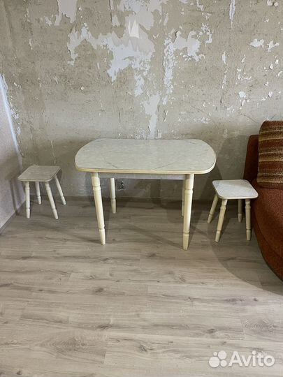 Кухонный стол и стулья бу