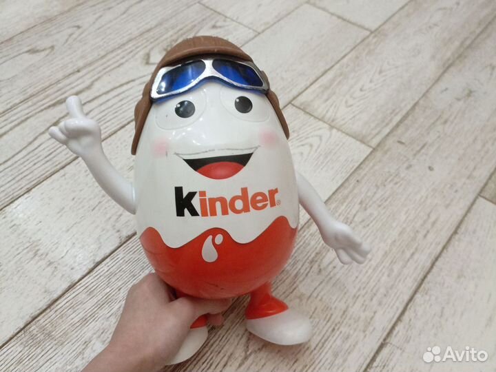 Игрушка Киндер большой. В хорошем состоянии