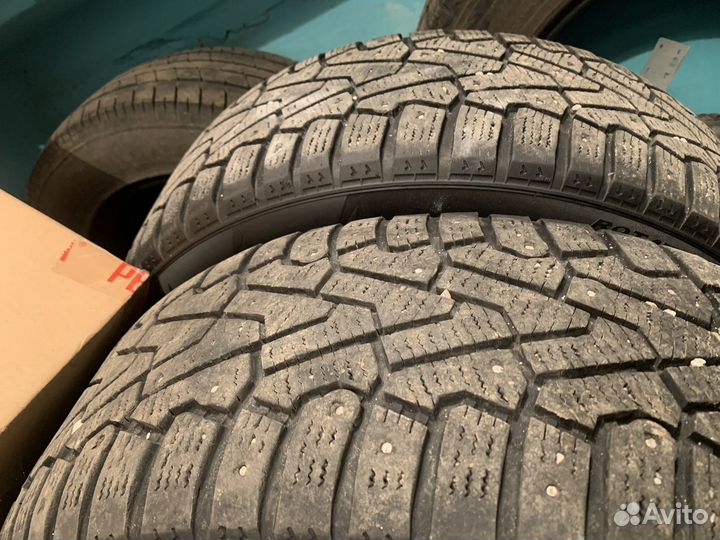 Pirelli Ice Zero 215/55 R17