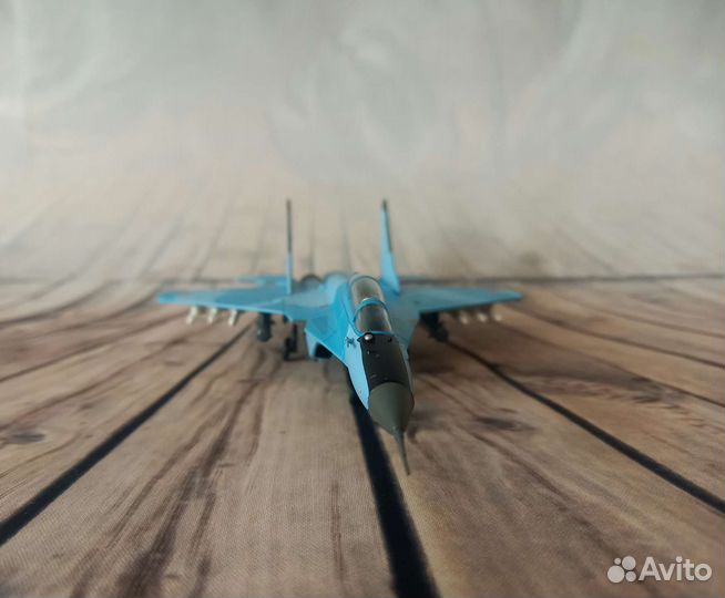 Модель самолета Миг-35, M 1/100, из металла