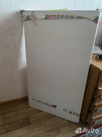 Зеркало настенное в деревянной раме(новое)