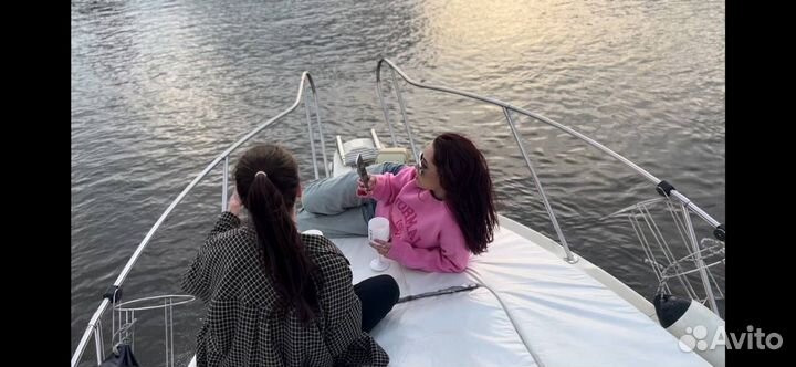 Речные прогулки на катере яхте. Аренда катера