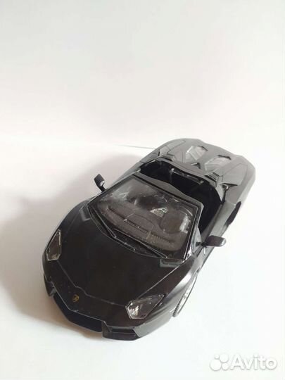 Коллекционные модели 1:24 Maisto Bburago Welly