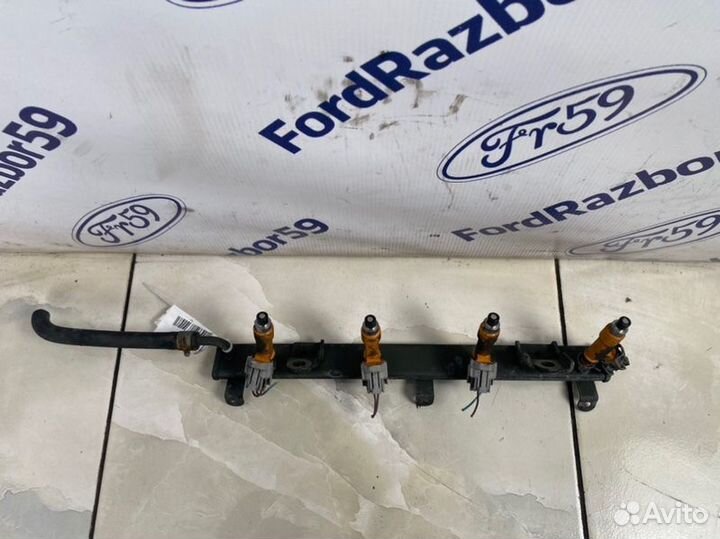 Рампа топливная Suzuki Swift ZD21S 1.5 (M15A) 2005