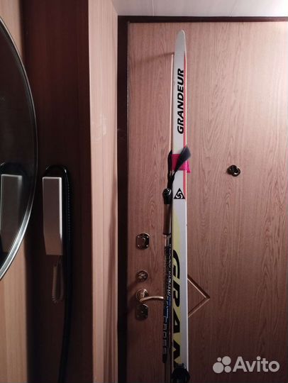 Лыжи беговые + палки в отличном состоянии