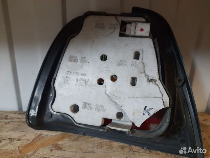 Nissan sunny N14 фонарь задний правый