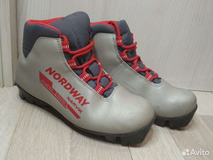 Лыжные ботинки