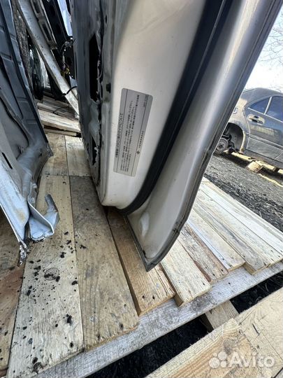 Дверь Нисан Ларго