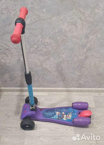 Самокат со светящимися колесами