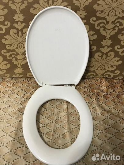 Крышка с сиденьем для унитаза