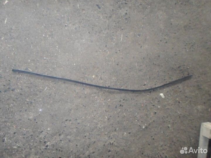 Уплотнитель лобового стекла нижний короткий Daewoo