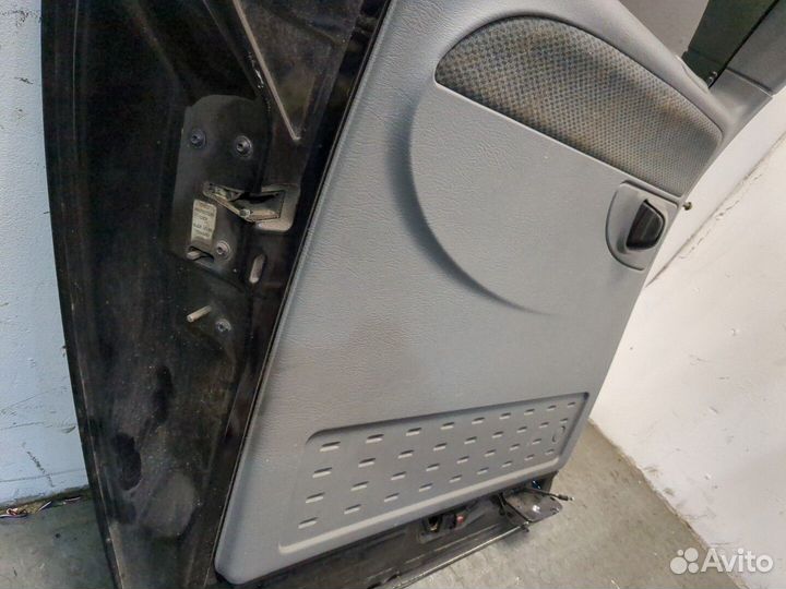 Замок раздвижной двери Chrysler Voyager, 2006