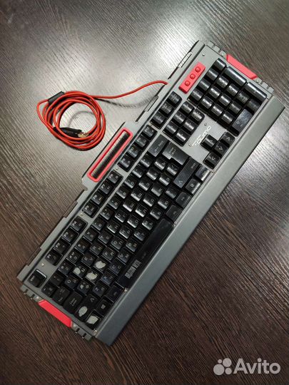 Клавиатура Qumo, c металлическим плейтом