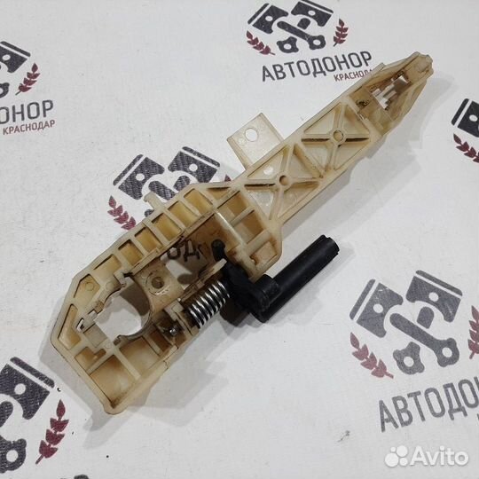 Кронштейн ручки двери правый Hyundai Solaris RB