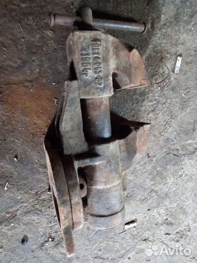 Тиски слесарные СССР