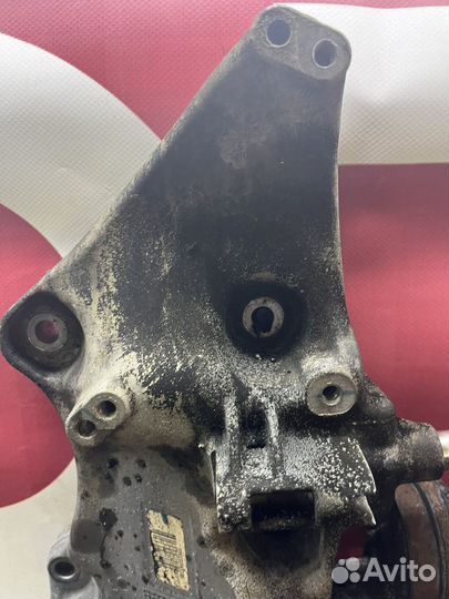 Рено дастер кронштейн генератора