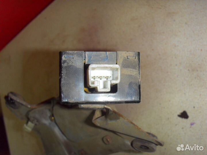 Моторчик стеклооочистителя заднего Toyota Raum