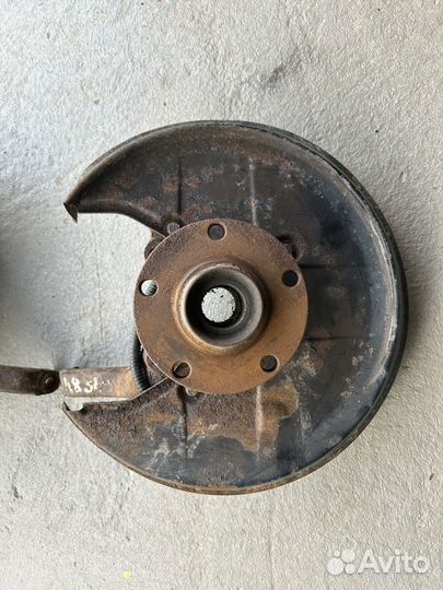 Поворотный кулак задний Audi a8 d2