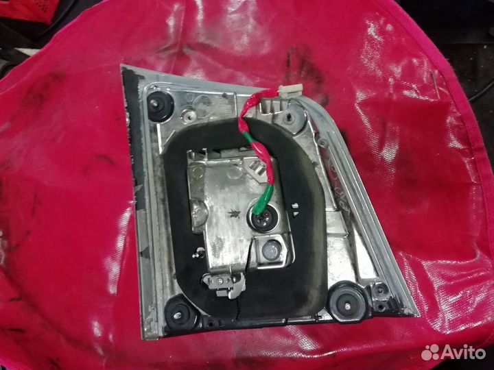 Фонарь в крышку багажник лексус LX 570