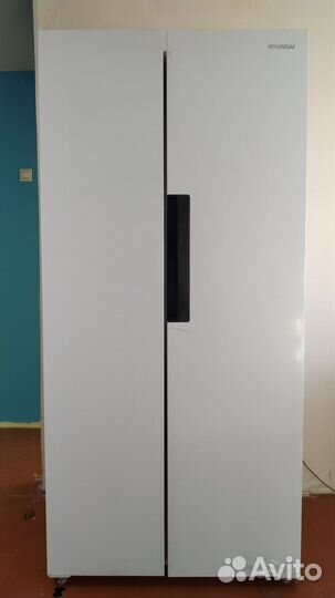 Холодильник Hyundai CS4502F белый
