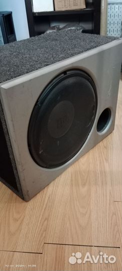 Сабвуфер JBL