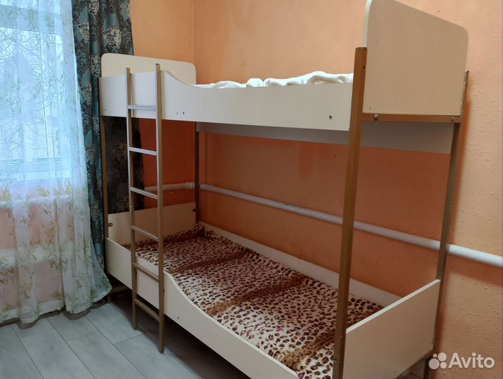 Двухъярусная кровать металлическая