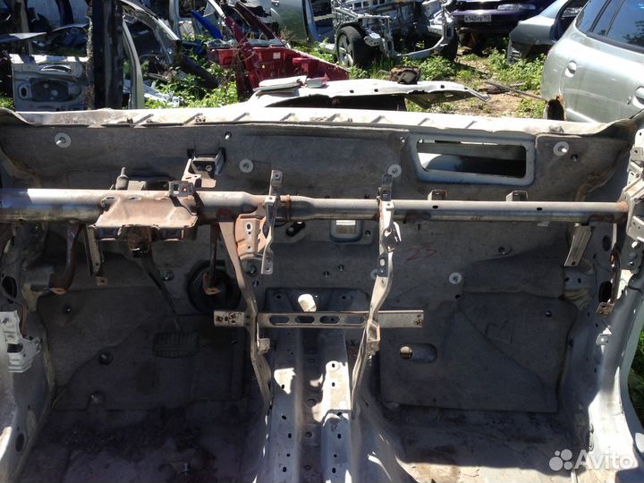 Передняя четверть митсубиси лансер 10