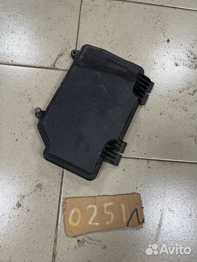 Крышка блока Mercedes