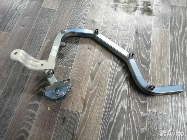 Петля крышки багажника правая Renault Logan 1