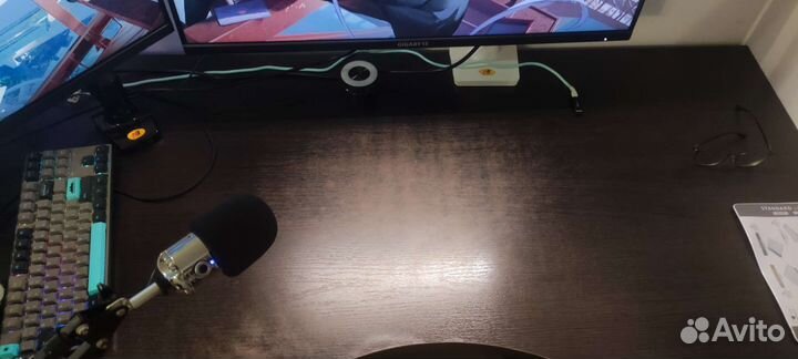 Угловой компьютерный стол